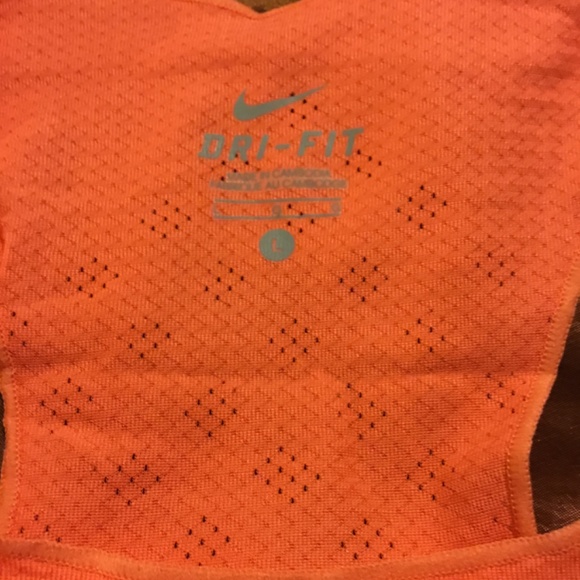 Nike Dri-fit workout tank - Picture 2 of 3